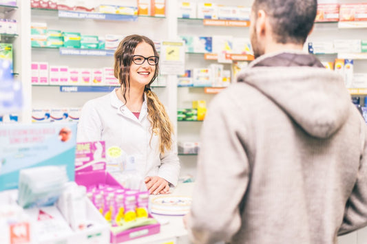 Gonfiore addominale: cliente acquista fermenti lattici in farmacia