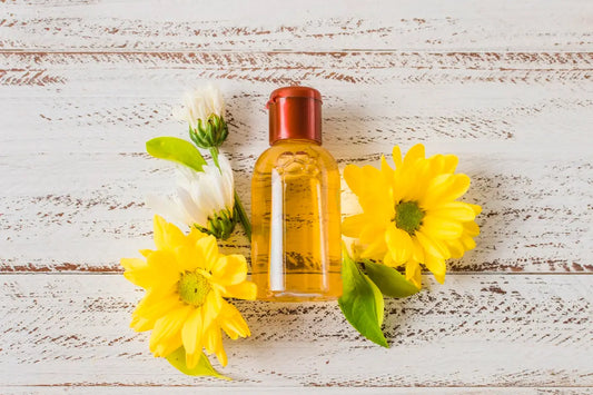 Olio di enotera in una rappresentazione artistica.