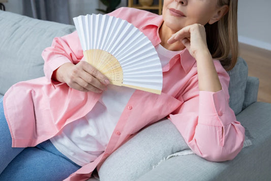 Caldo, vampate e sbalzi d'umore: cosa succede al corpo in estate durante la perimenopausa e la menopausa?