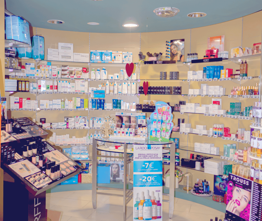 L'interno della Farmacia Giancarlo Nazzi