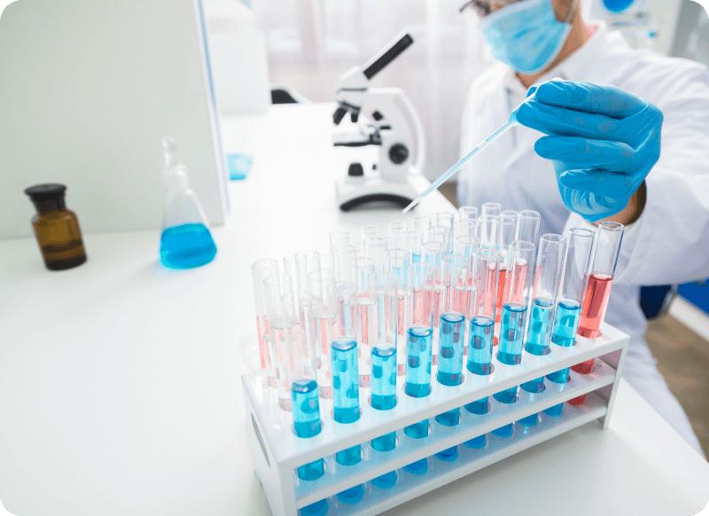 Preparazione galenica in laboratorio con provette